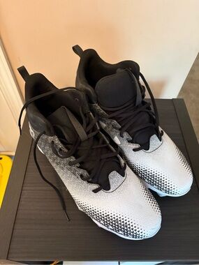Under Armour Men's Black & White Knit Athletic Shoes